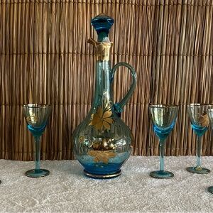 Wine set never been used